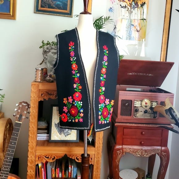 Vintage 60s Felt Embroidered Flower Power Vest - Picture 7 of 10